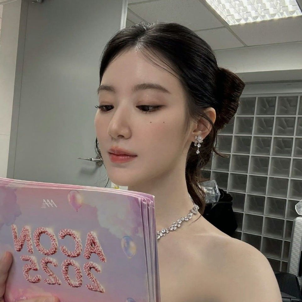 A moment captured by Shuhua (i-dle)'s fan