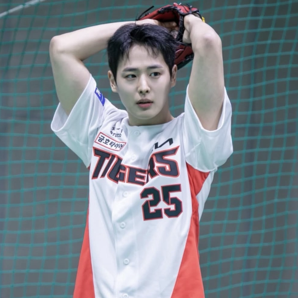 Latest photo of Choi Byungchan