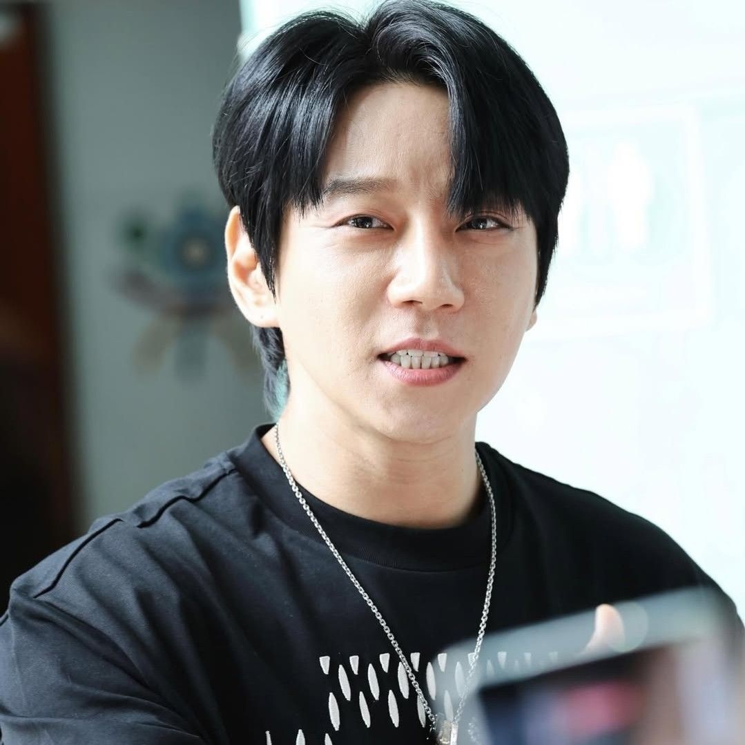 Recent activity shot of Hwang Chiyeol