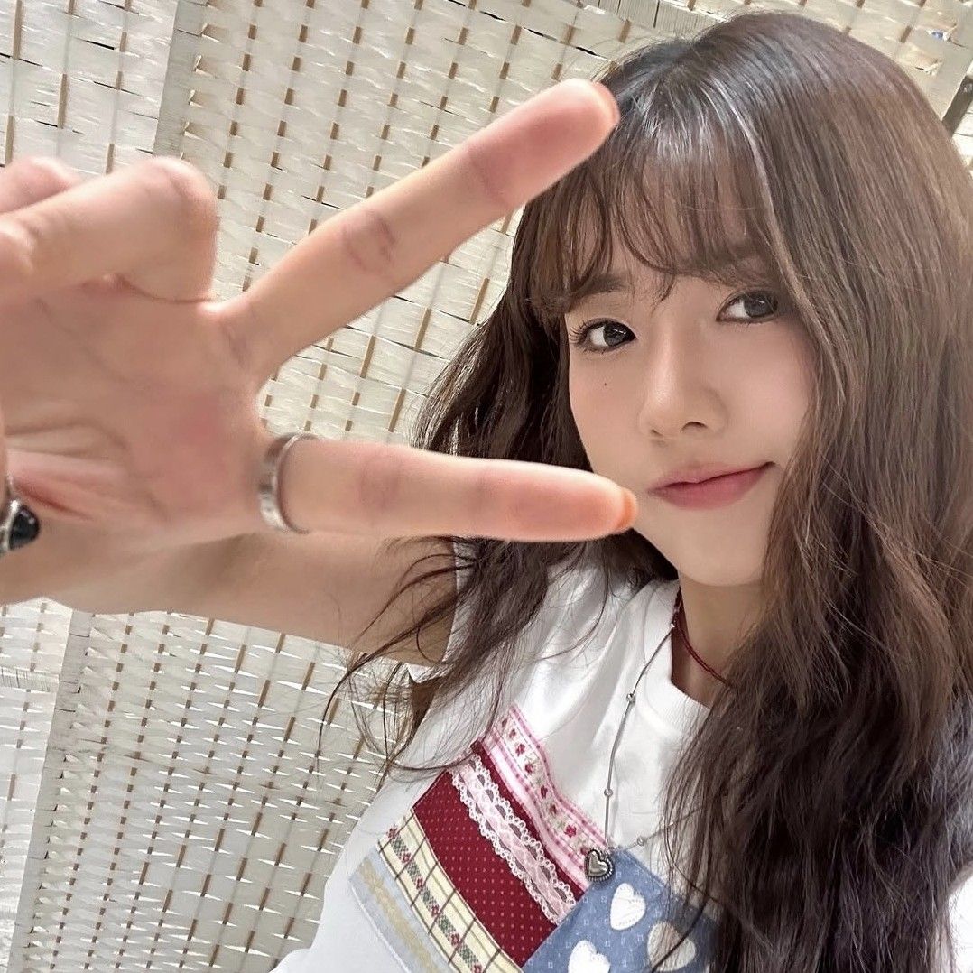 Recent activity shot of Yoon Bomi (Apink)