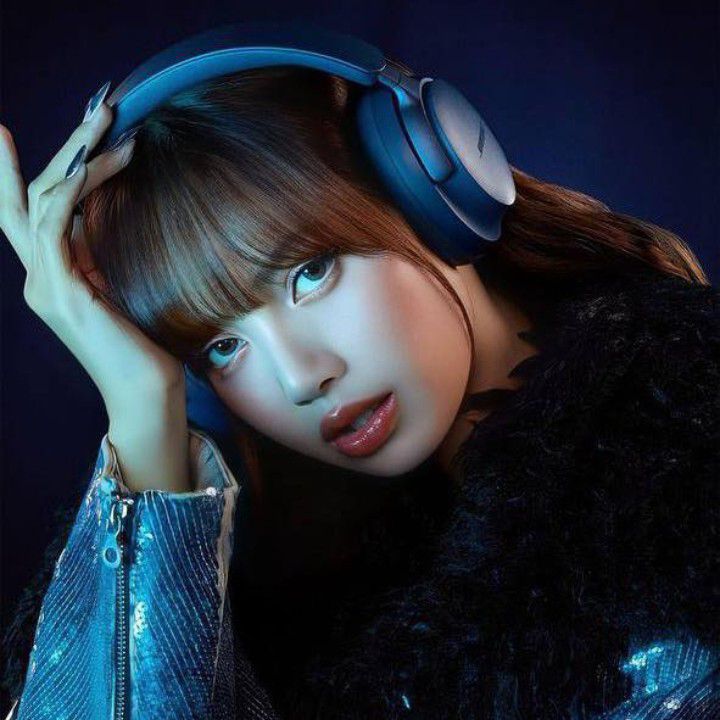 Recent activity shot of Lisa (BLACKPINK)