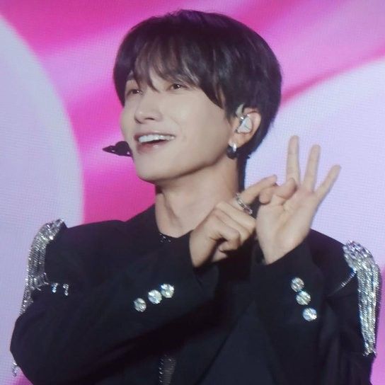 Behind-the-scenes cut of Leeteuk (Super Junior)