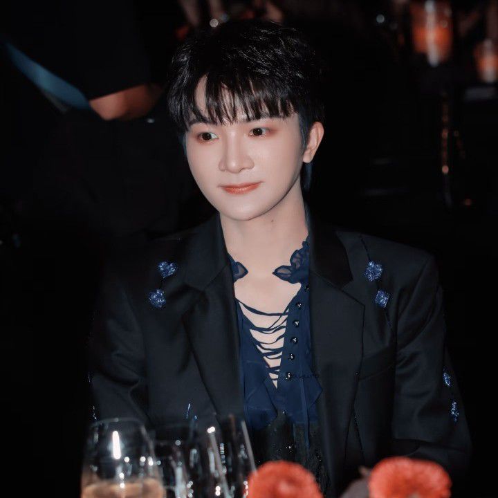 Latest photo of Charlie Zhou