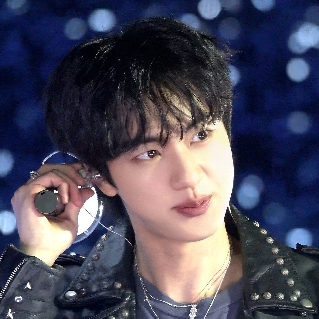 Behind-the-scenes cut of Jin (BTS)