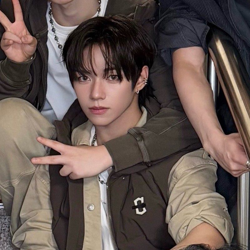 A moment captured by JL (AHOF)'s fan