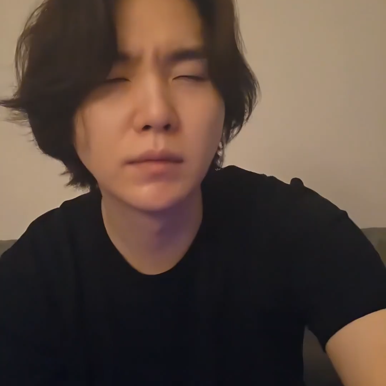 SUGA (防彈少年團)的最新照片