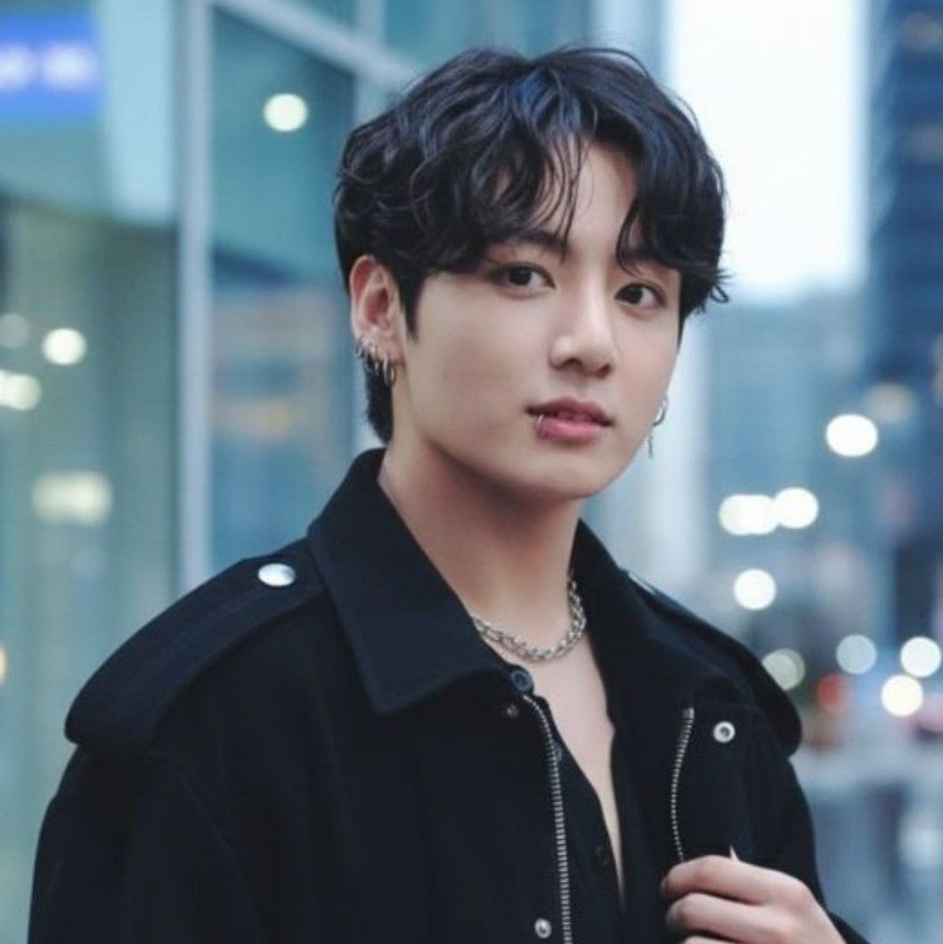 Foto aktivitas terbaru Jungkook (BTS)