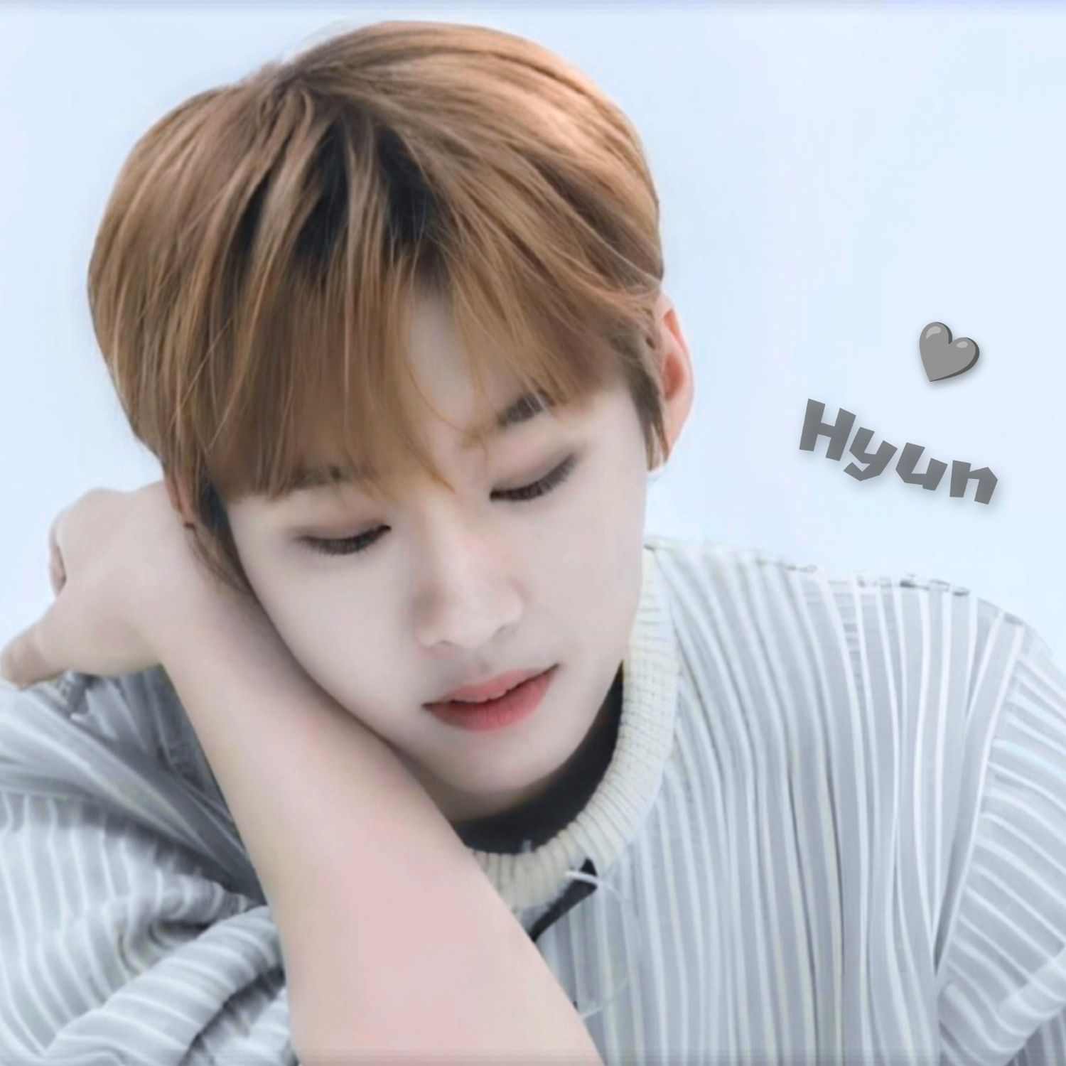 A moment captured by Hyun's fan