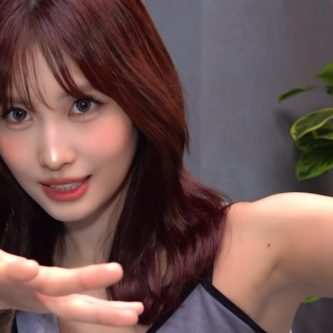 모모 (TWICE)의 최신 사진
