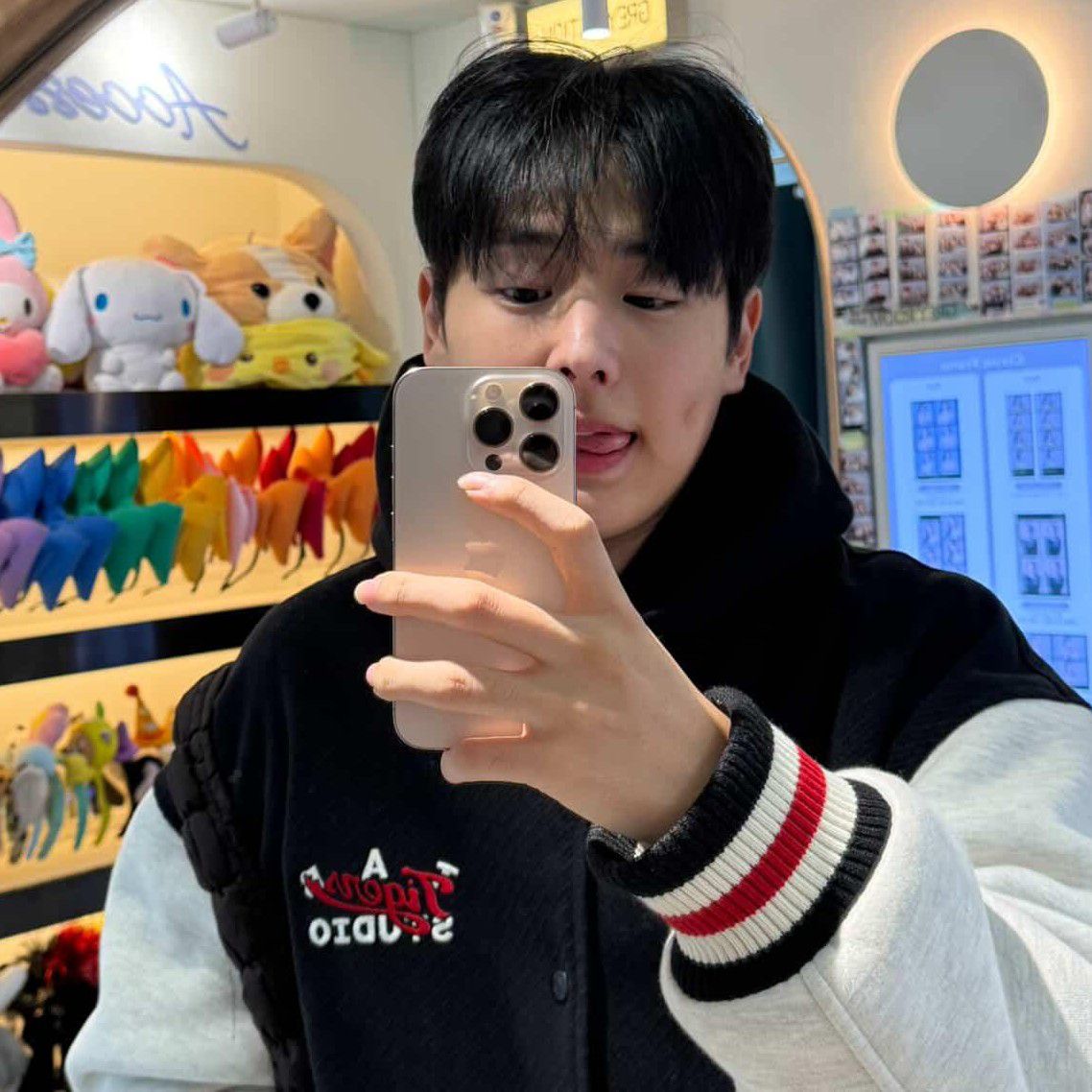 Latest photo of Choi Byungchan