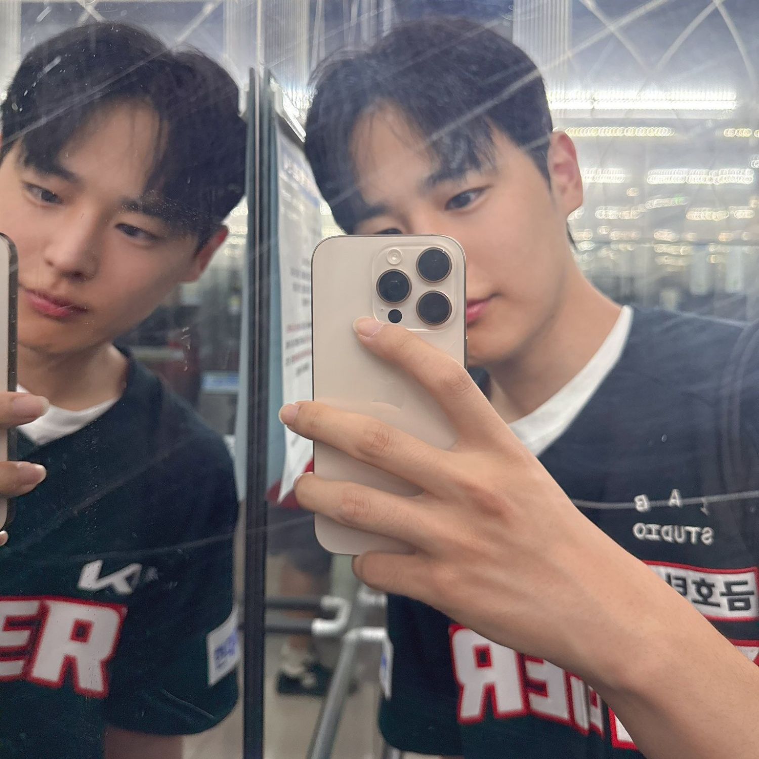 Behind-the-scenes cut of Choi Byungchan
