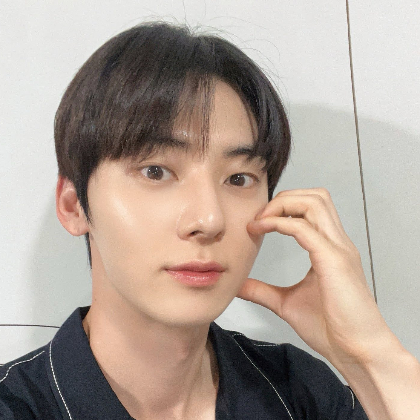 Behind-the-scenes cut of Hwang Minhyun