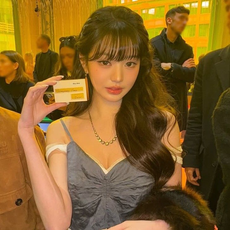 Behind-the-scenes cut of Jang Wonyoung (IVE)
