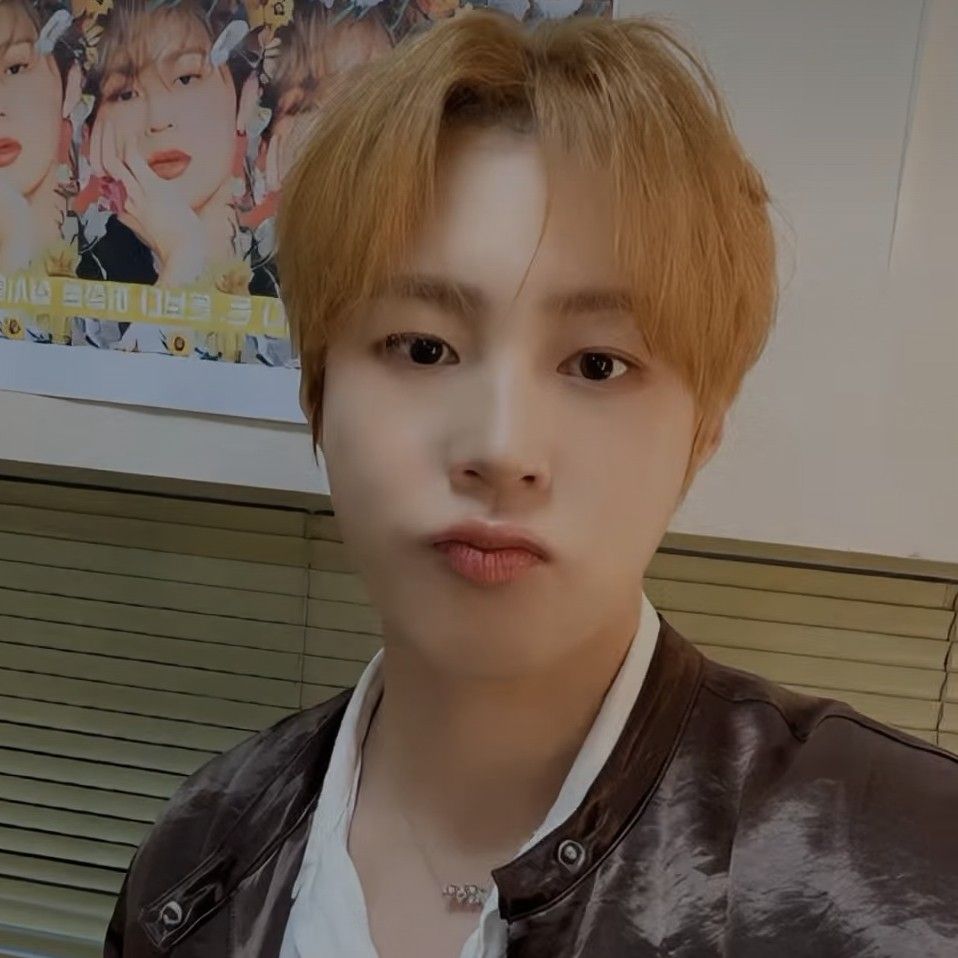 A moment captured by Ha Sungwoon's fan