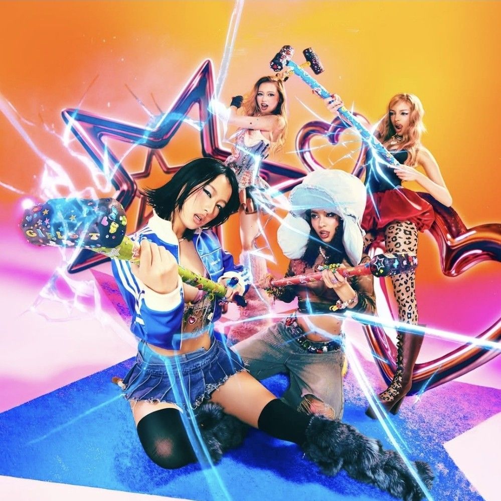 A moment captured by GIRLSET's fan