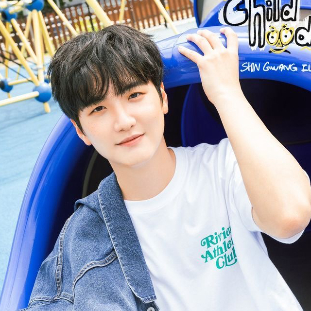 A moment captured by Shin Gwangil (LUCY)'s fan