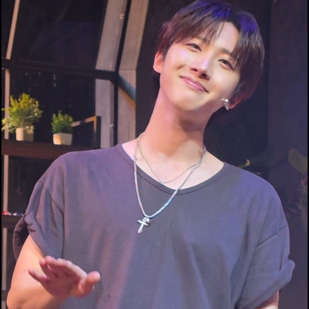 Recent activity shot of Hui (PENTAGON)