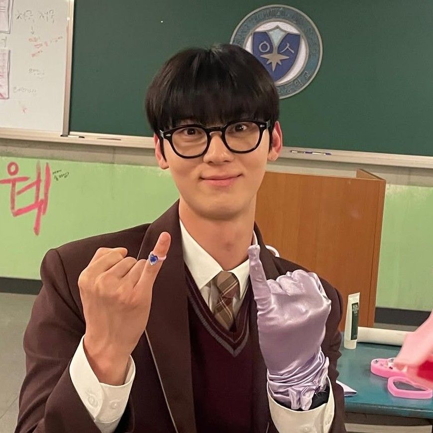 A moment captured by Hwang Minhyun's fan