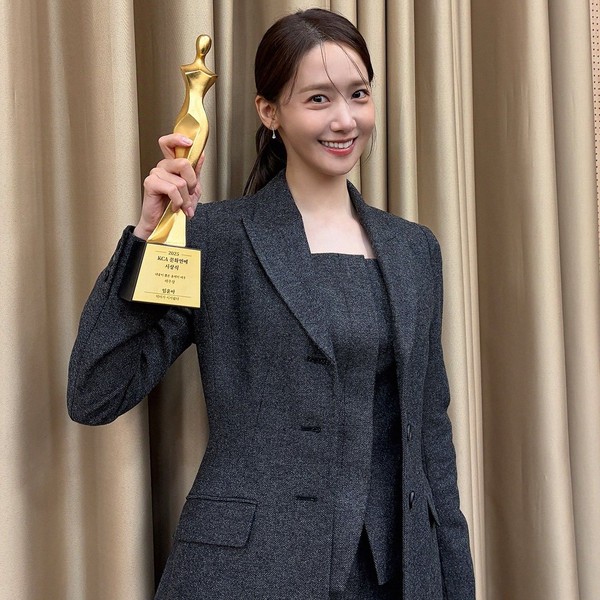 Popular profile image of Yoona (Girls' Generation) selected by votes