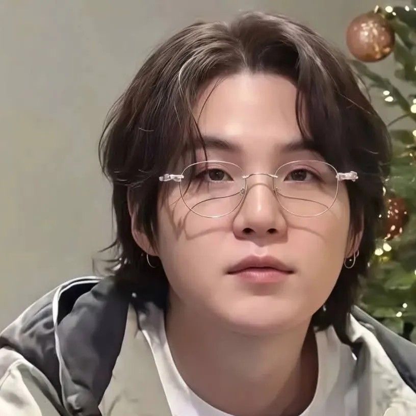 Potret di balik layar SUGA (BTS)