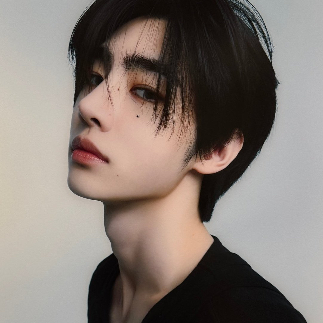 Latest photo of Sunghoon (ENHYPEN)