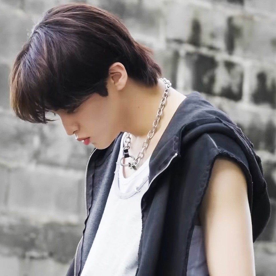 Behind-the-scenes cut of Mark (NCT 127, NCT DREAM)