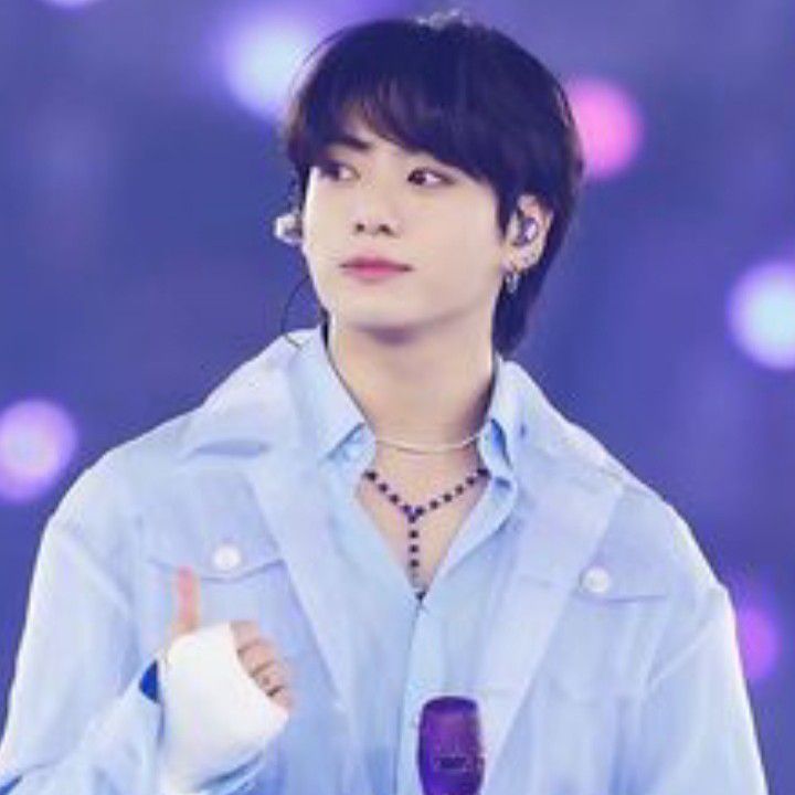 Behind-the-scenes cut of V (BTS)