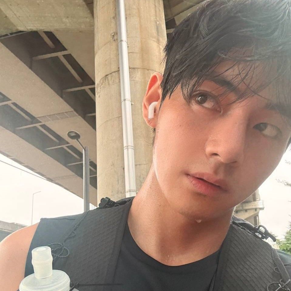 뷔 (방탄소년단)의 비하인드 컷