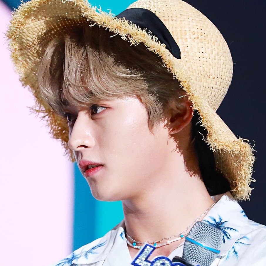 Latest photo of Lee Know (Stray Kids)