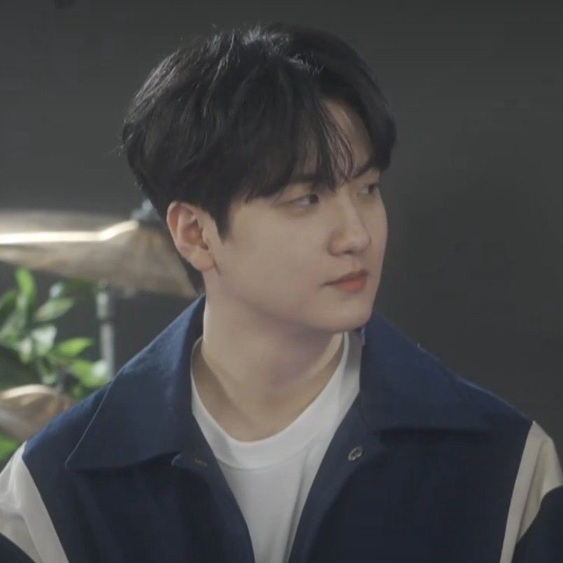 Latest photo of Shin Gwangil (LUCY)