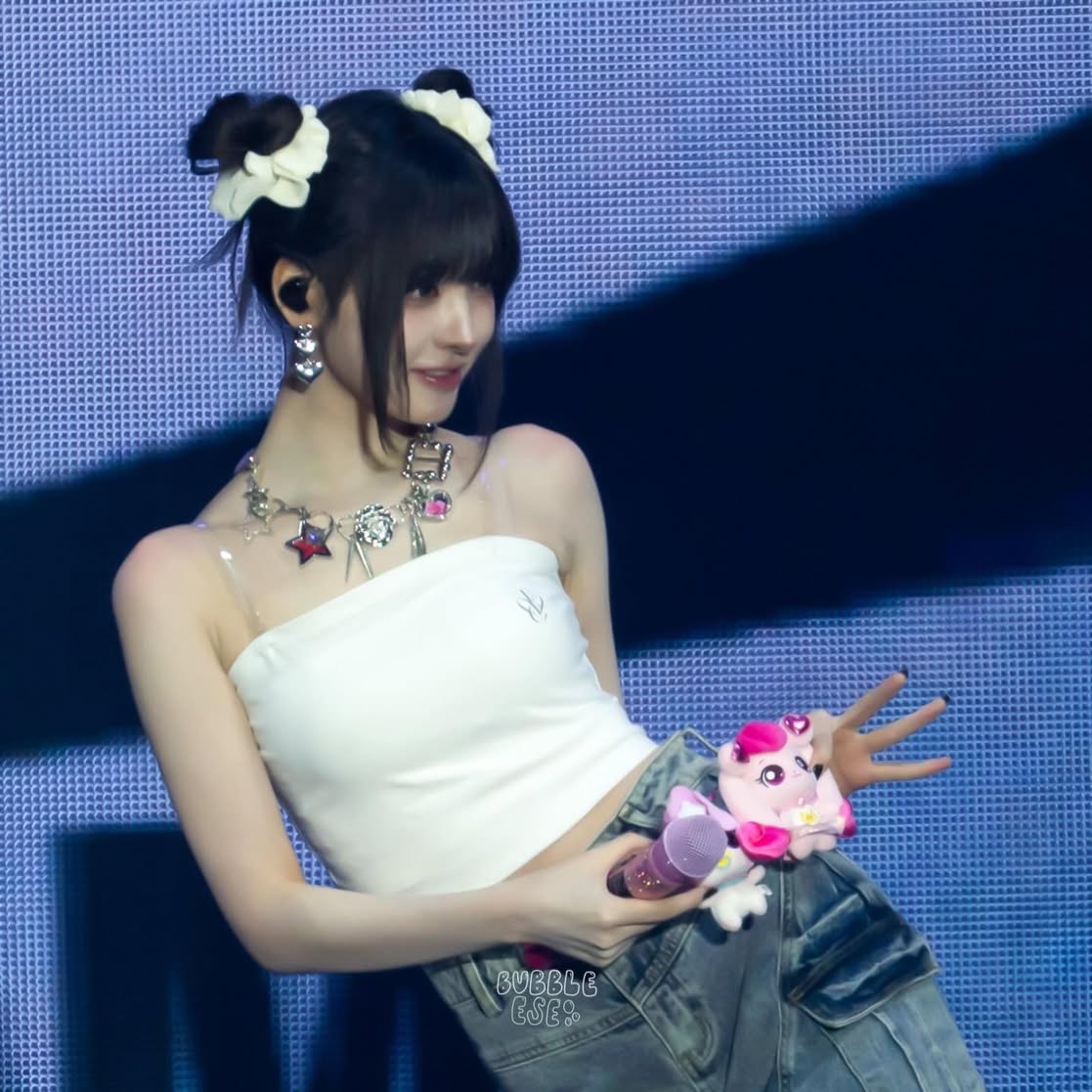 Latest photo of LIZ (IVE)