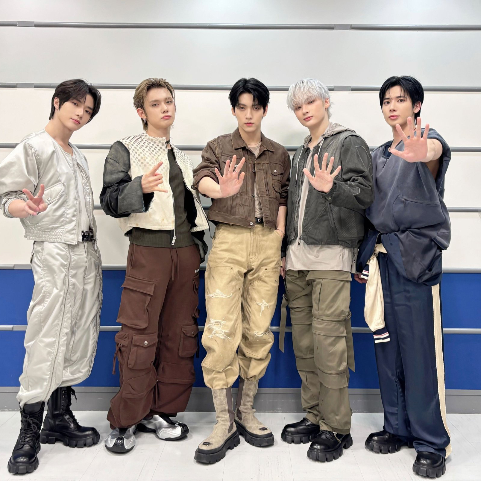 투모로우바이투게더의 비하인드 컷