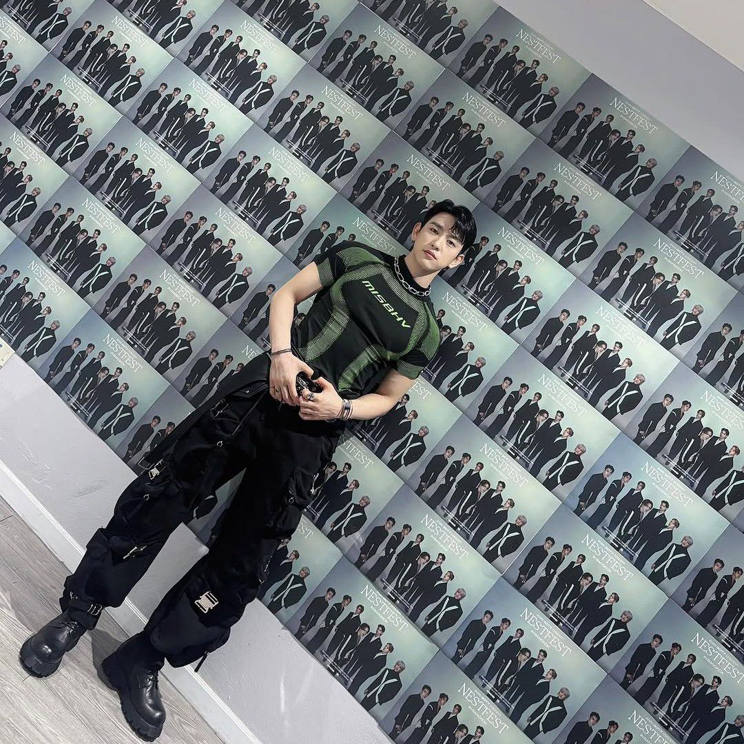 Behind-the-scenes cut of Jinyoung (GOT7)