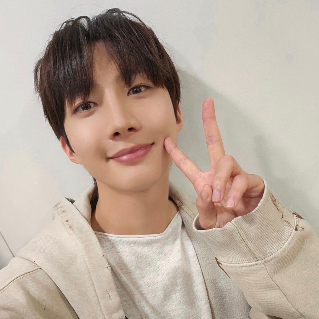 Latest photo of Hui (PENTAGON)