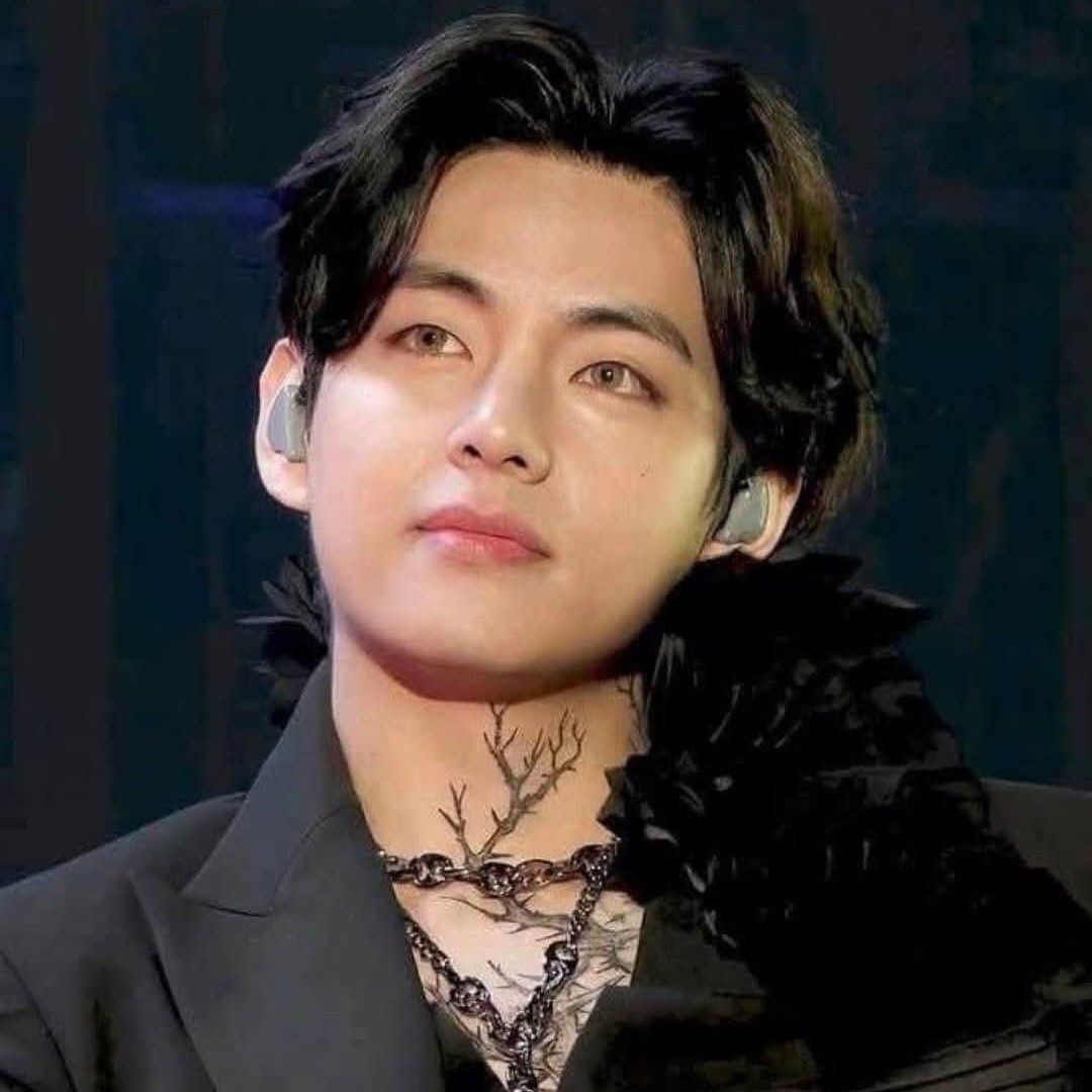 뷔 (방탄소년단)의 최신 사진