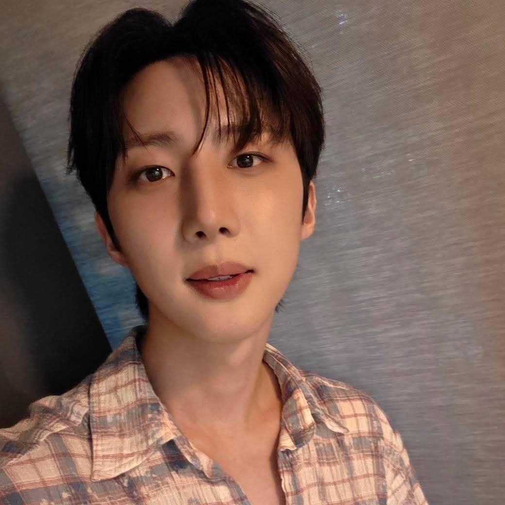 A moment captured by Hui (PENTAGON)'s fan