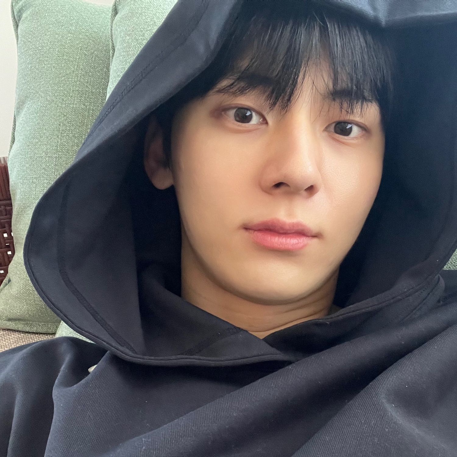 A moment captured by Hwang Minhyun's fan