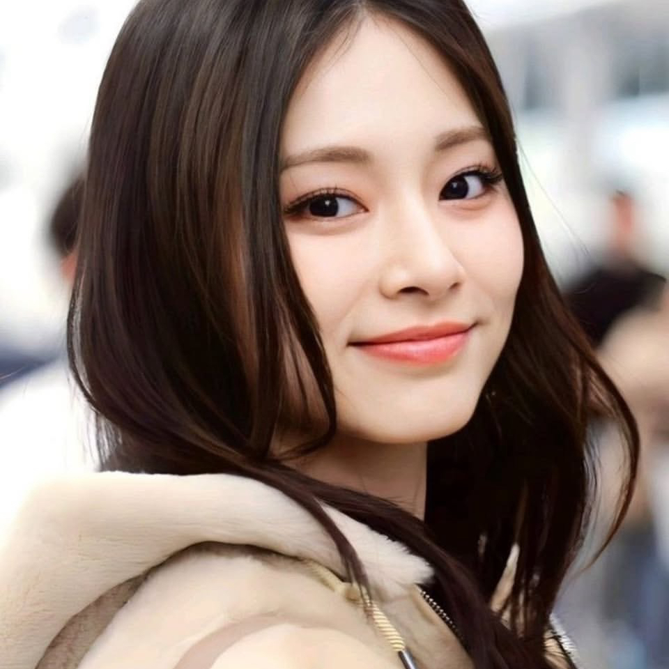 Behind-the-scenes cut of Tzuyu (TWICE)