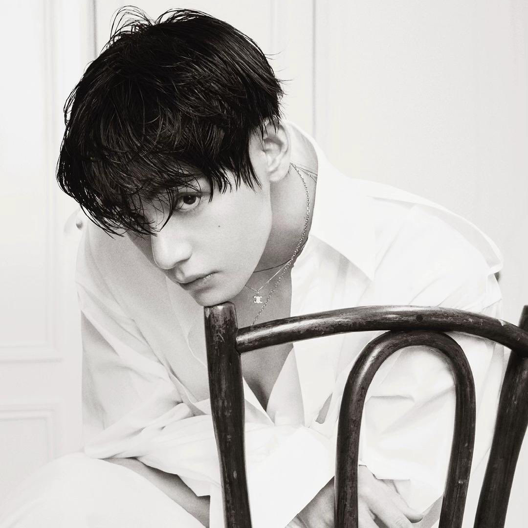 Behind-the-scenes cut of V (BTS)