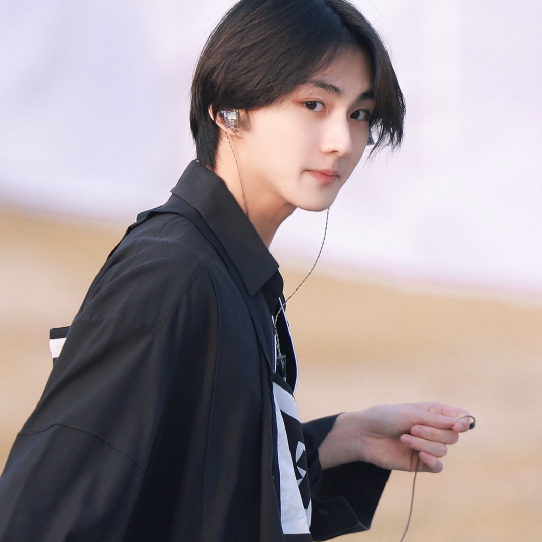 Latest photo of Jungwon (ENHYPEN)