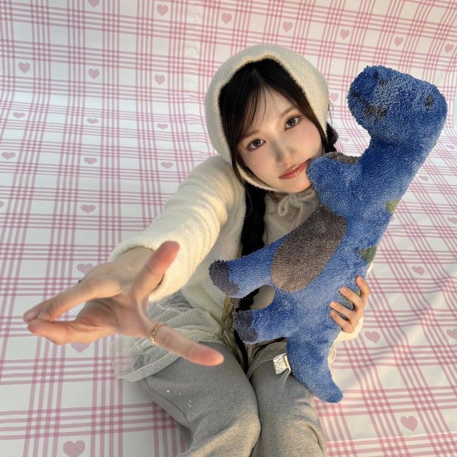 Behind-the-scenes cut of Leeseo (IVE)