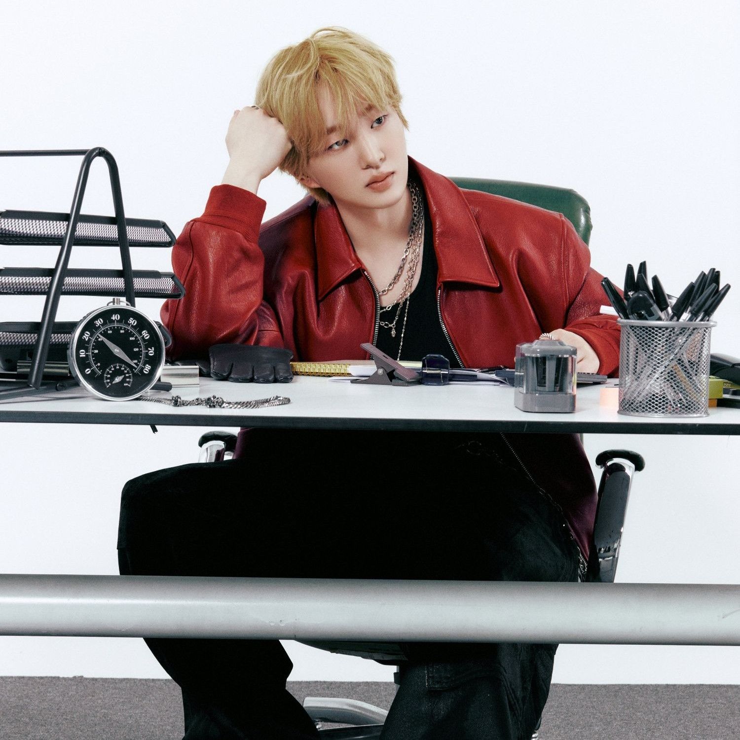 Behind-the-scenes cut of Onew (SHINee)