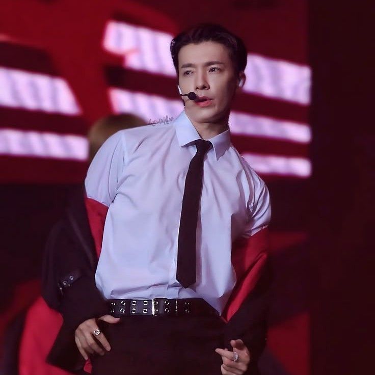 Behind-the-scenes cut of Donghae (Super Junior)