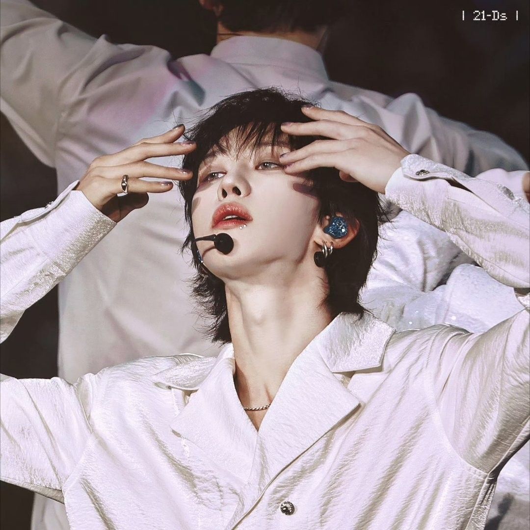 Behind-the-scenes cut of The 8 (SEVENTEEN)