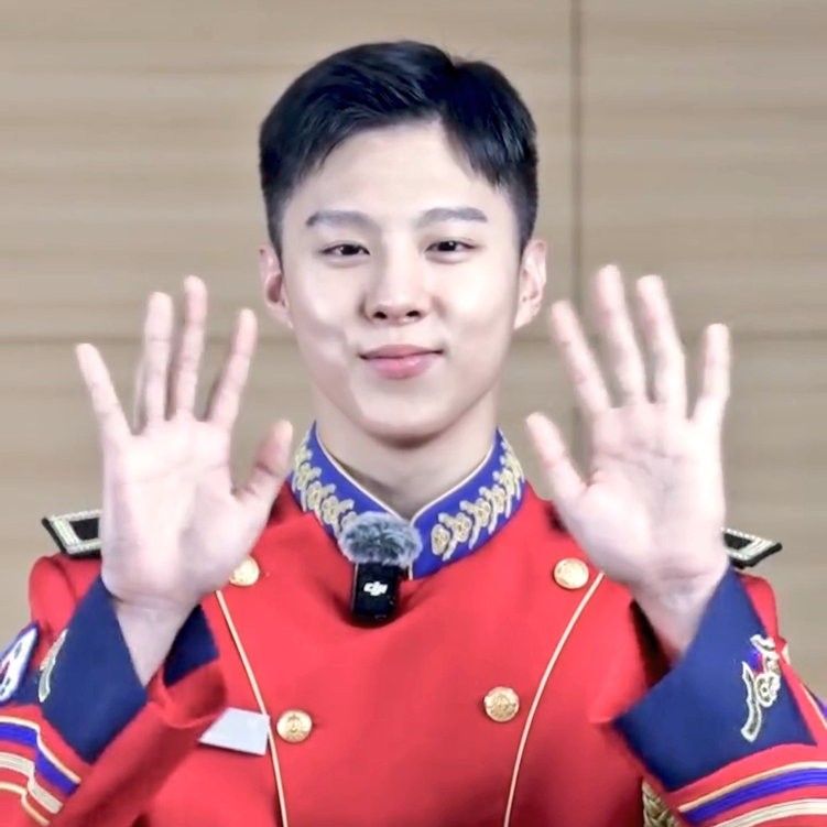 Behind-the-scenes cut of Kim Wooseok