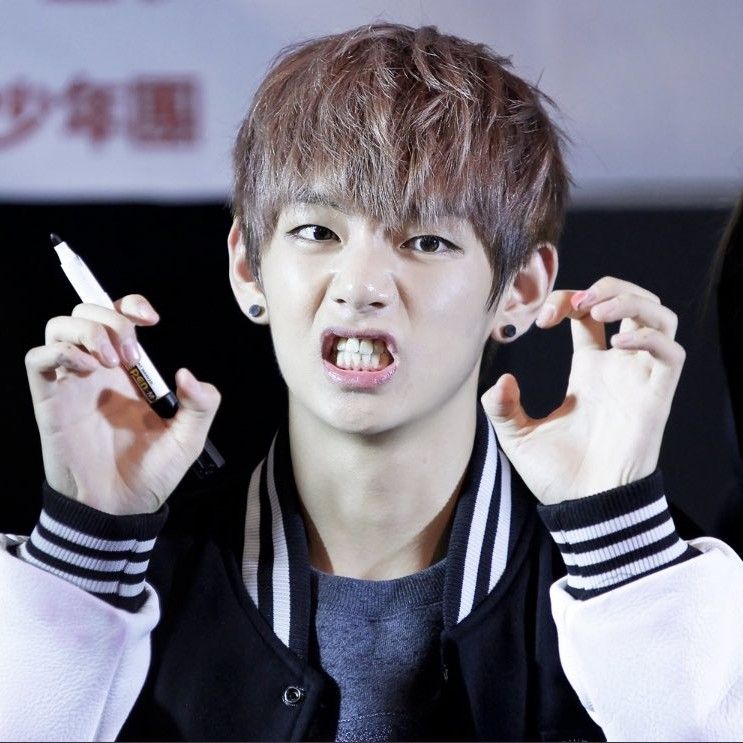 뷔 (방탄소년단) 최근 활동샷