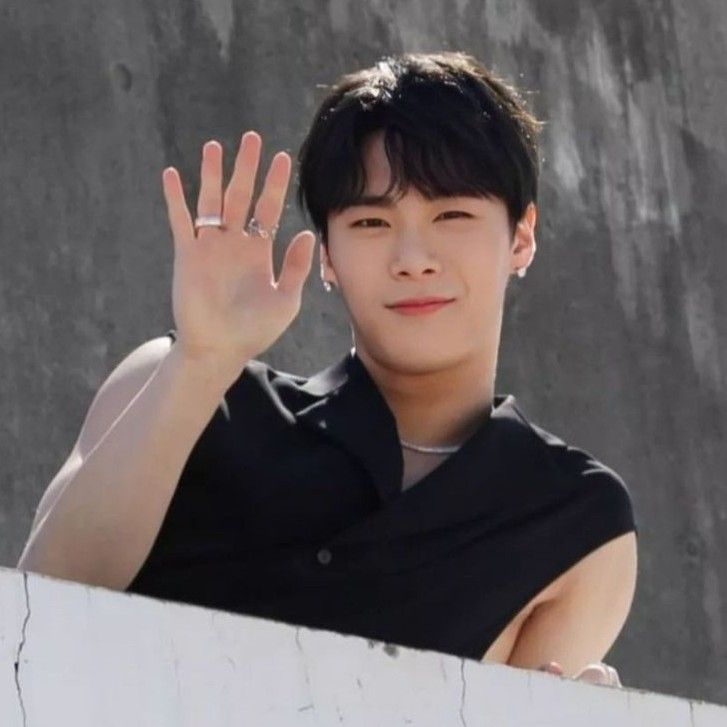 Latest photo of Moonbin (ASTRO)
