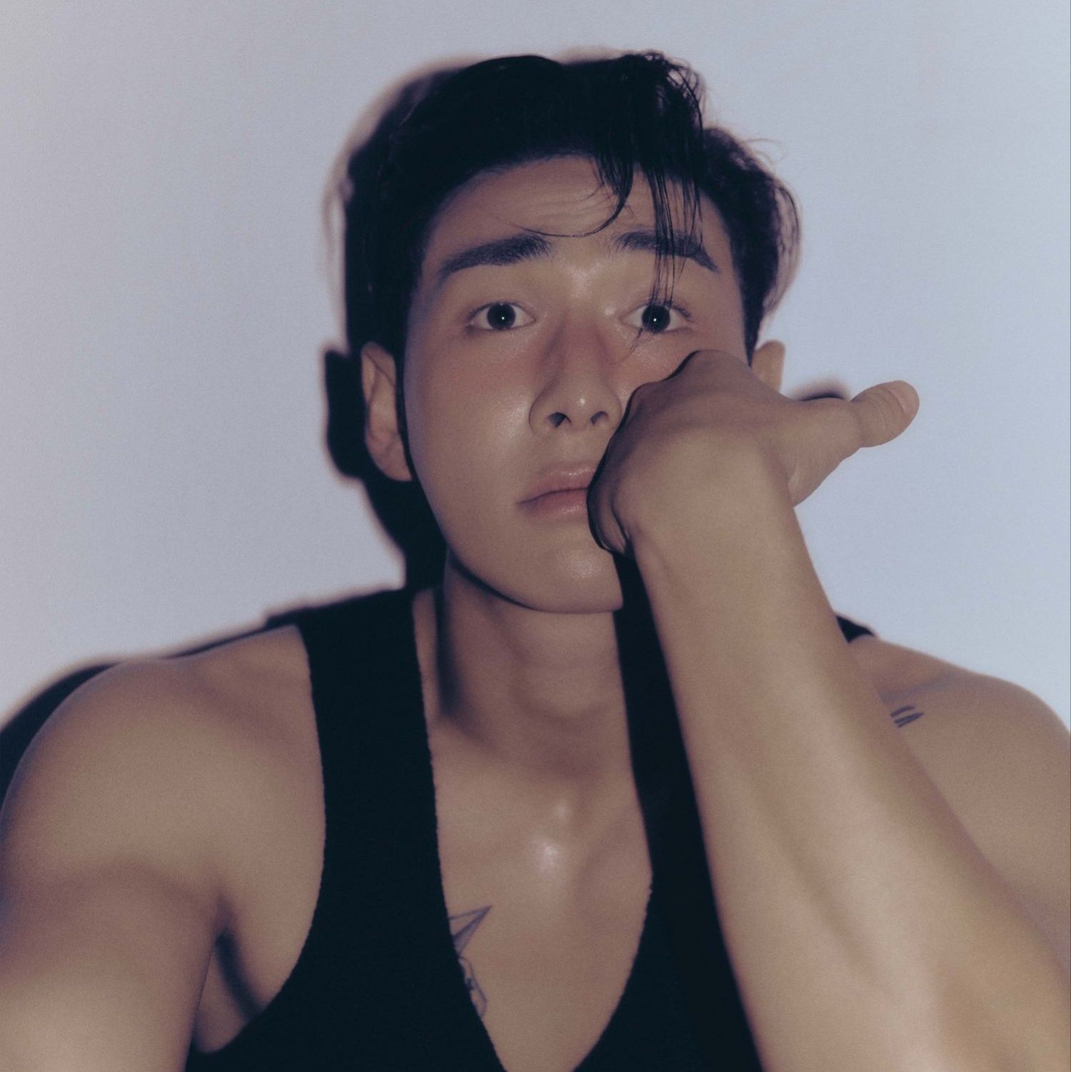 Behind-the-scenes cut of Baekho