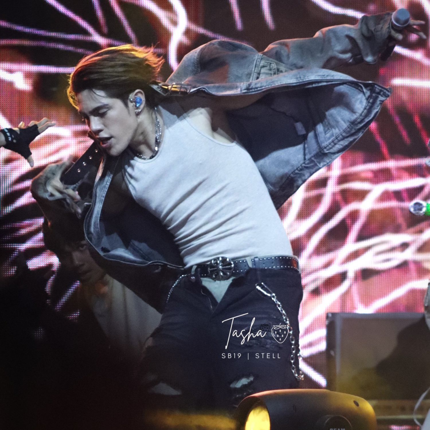 A moment captured by Stell (SB19)'s fan
