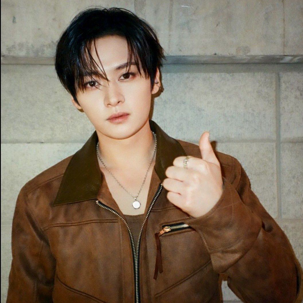 Behind-the-scenes cut of Lee Know (Stray Kids)
